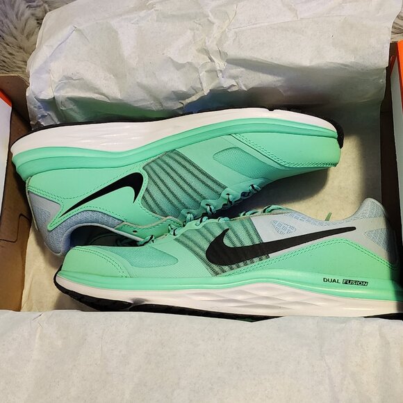 Women’s Nike Sz 8 Dual Fusion X Running Sneakers - Picture 1 of 6